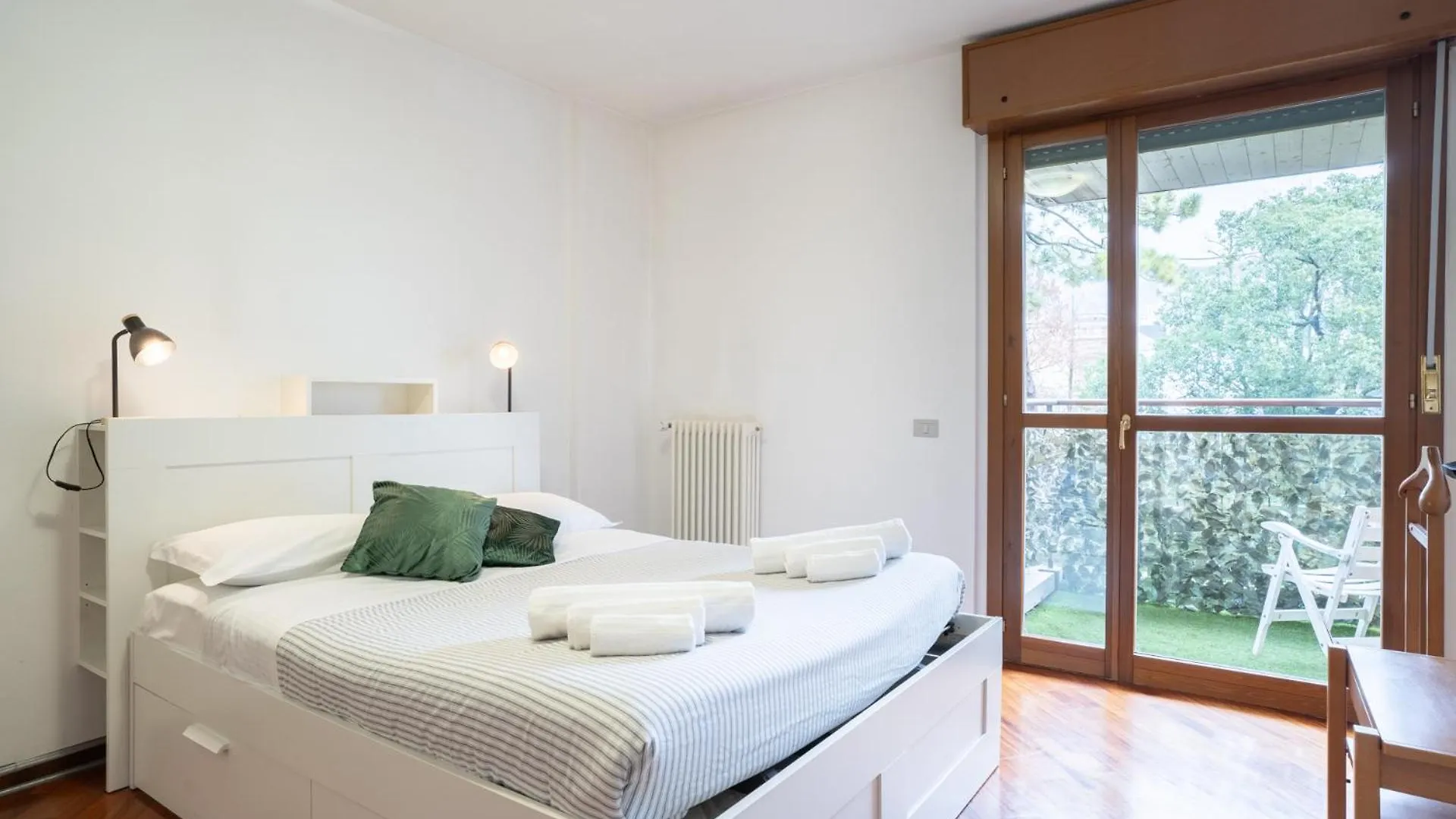 Spacious Bright Apartment Near City Center And Como Lake With Air Conditioning Lecco