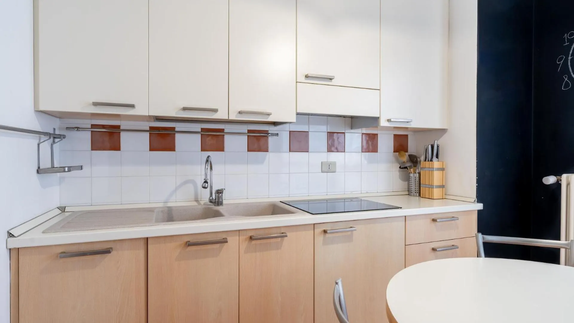 Spacious Bright Apartment Near City Center And Como Lake With Air Conditioning Lecco Włochy
