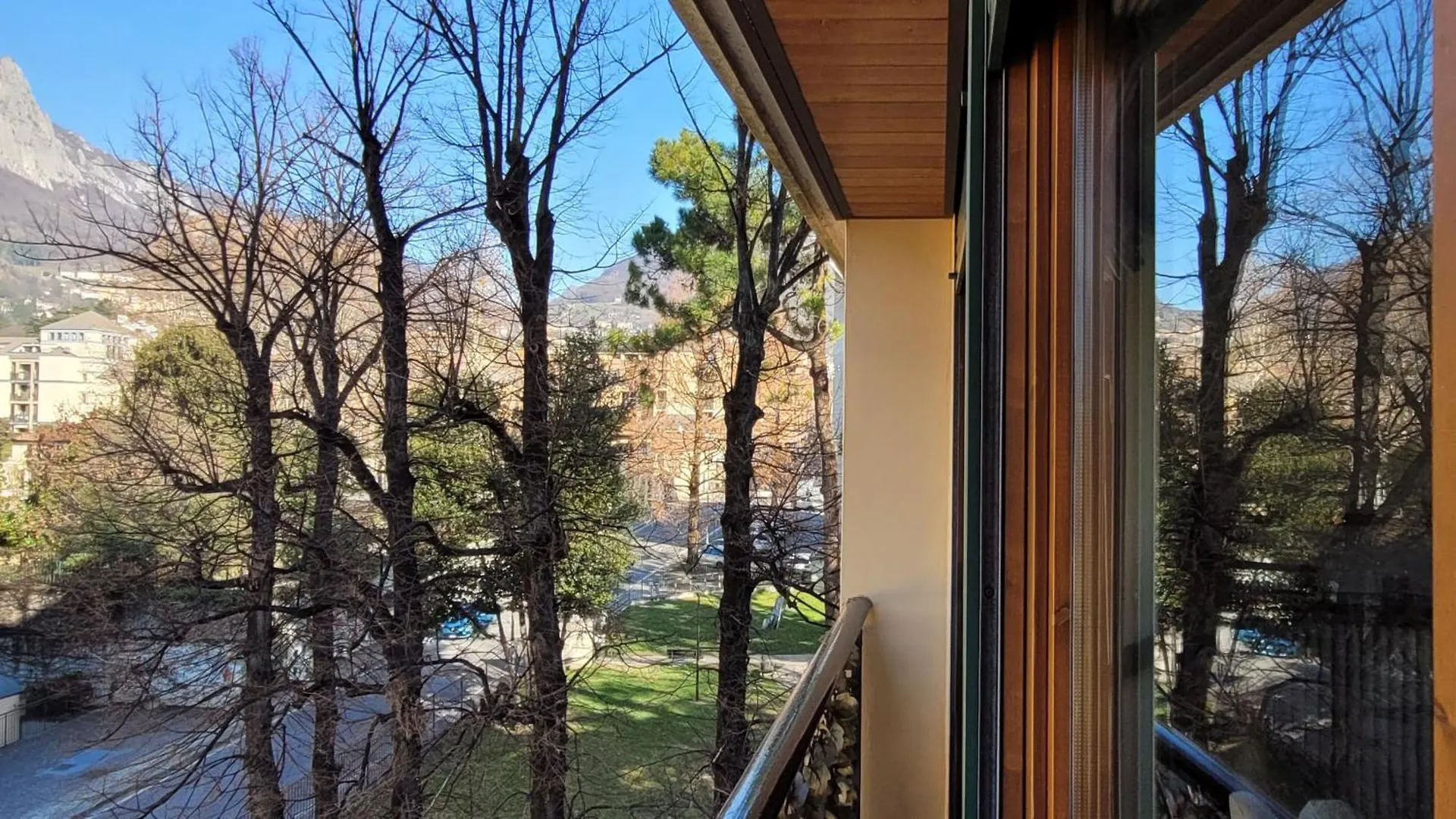 Spacious Bright Apartment Near City Center And Como Lake With Air Conditioning Lecco