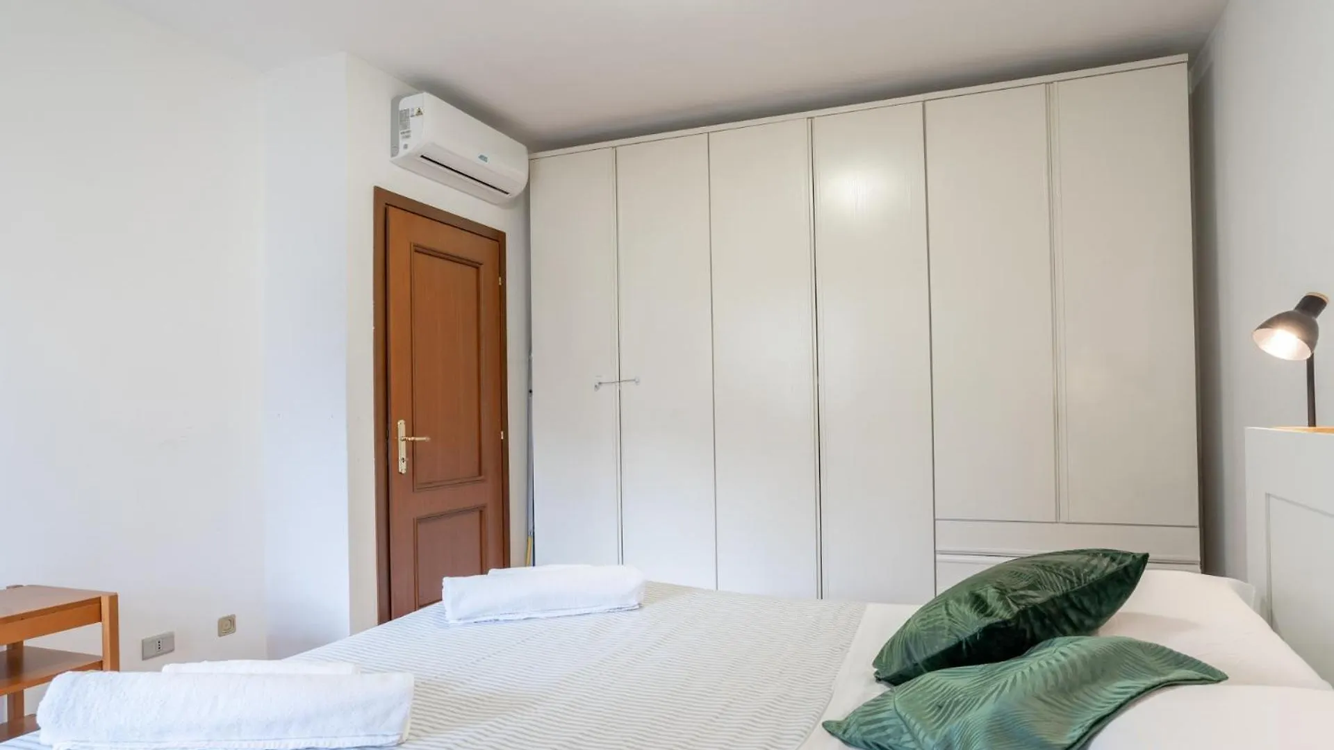 לקו Spacious Bright Apartment Near City Center And Como Lake With Air Conditioning איטליה